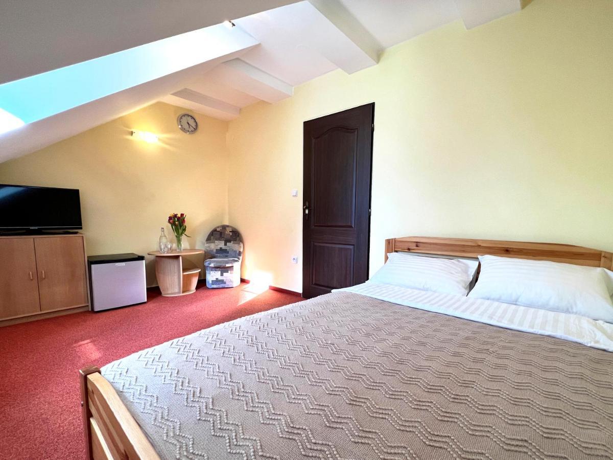 Hotel Marislav Cesnovice 外观 照片