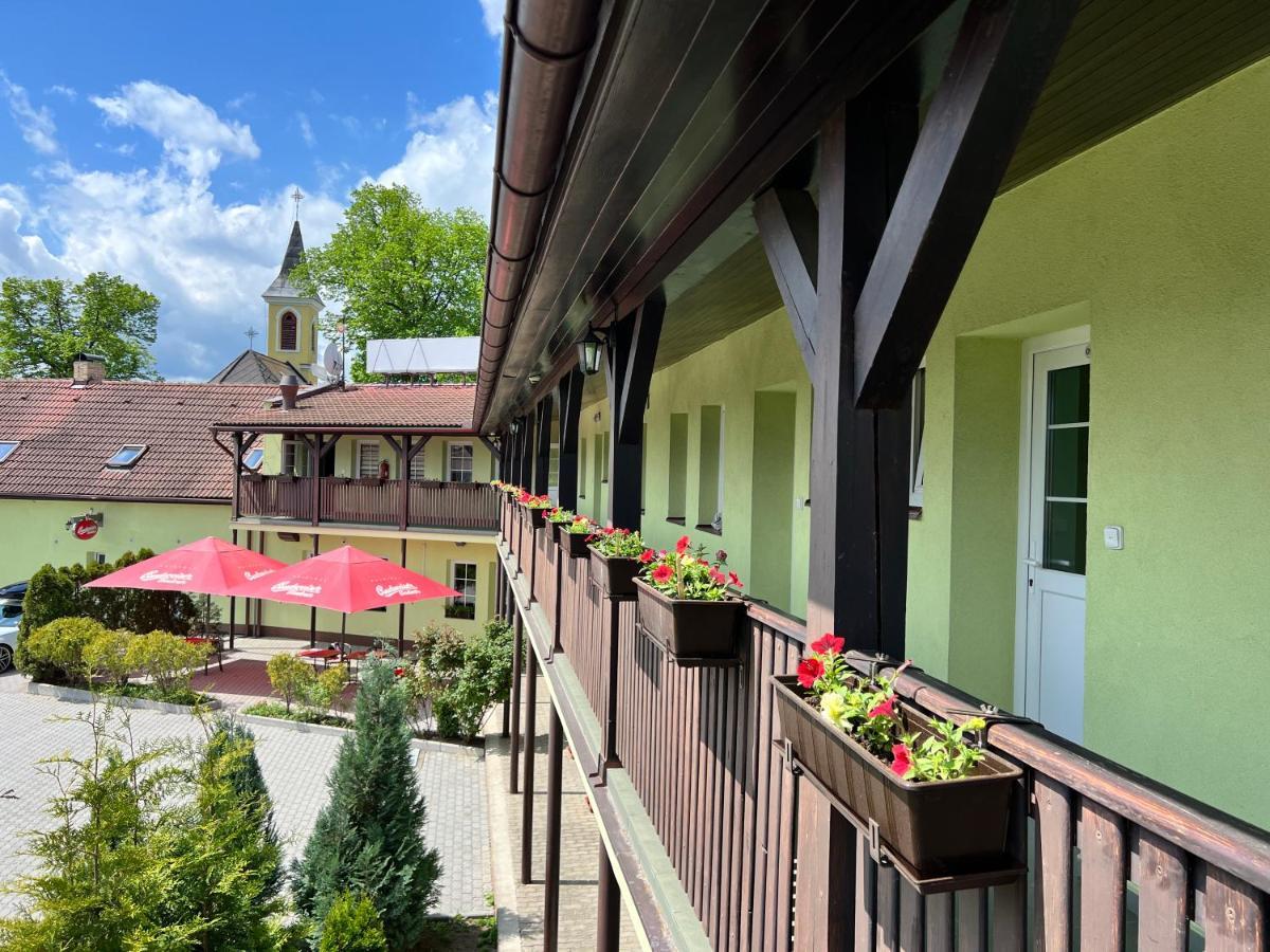 Hotel Marislav Cesnovice 外观 照片