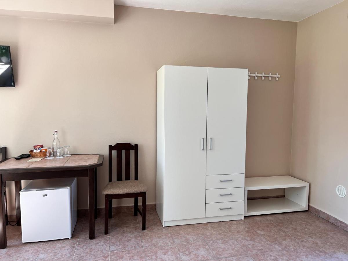 Hotel Marislav Cesnovice 外观 照片